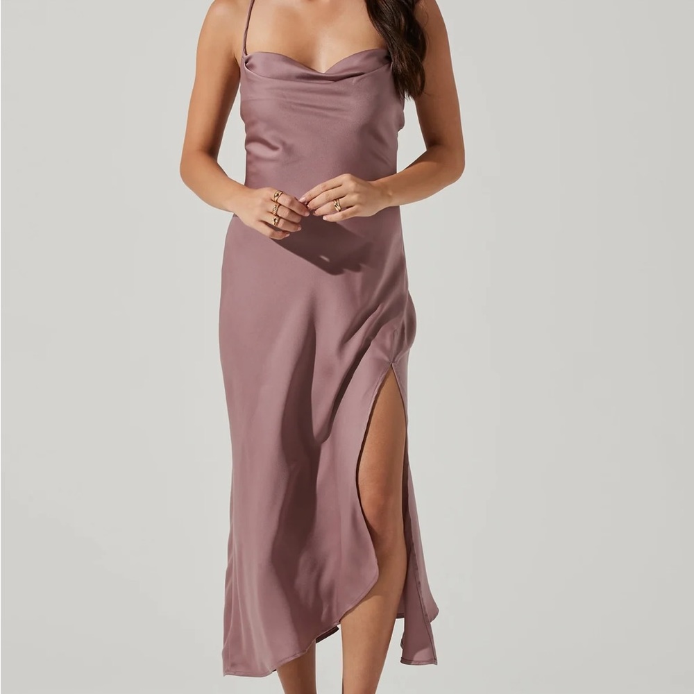 Gaia Midi Dress
Color: Mauve / XS